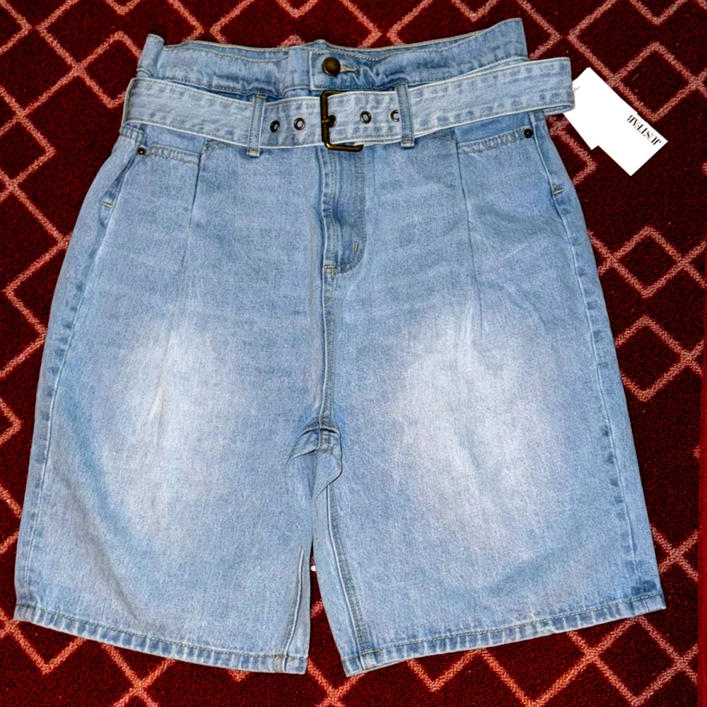 NWT JustFab Paper bag style Jean Shorts! Belt, side little pockets, & on back!